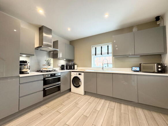 3 bed Semi-Detached for sale Image 5
