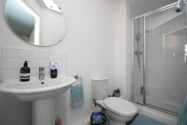 4 bed Town House to rent Image 9