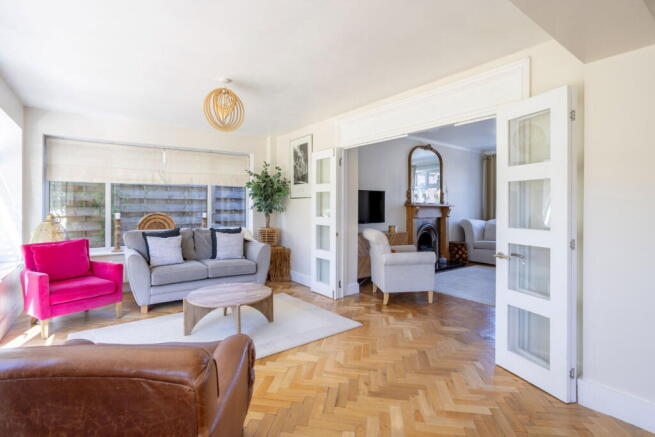 5 bed Detached for sale Image 4