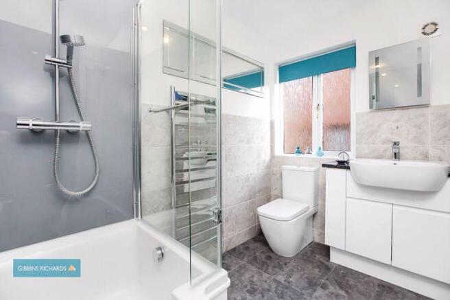 En-Suite Bathroom