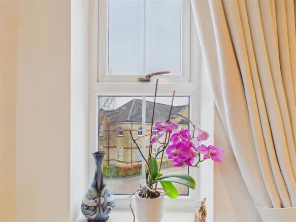 3 bed Apartment for sale Image 9