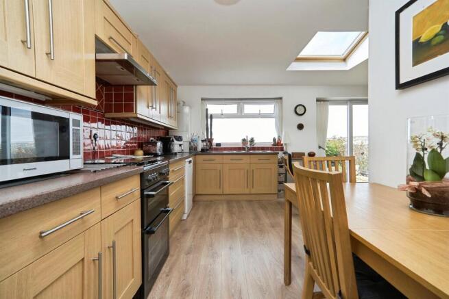 3 bed Semi-Detached for sale Image 6