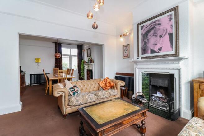 Lounge/Dining Room