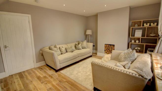 Lounge (alt angle)