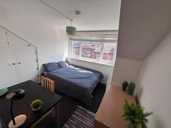 4 bed Terraced to rent Image 6