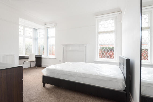 5 bed House to rent Image 4