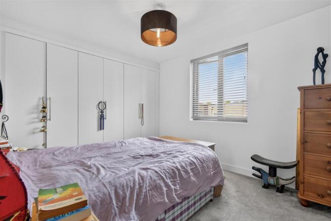 2 bed Apartment for sale Image 5
