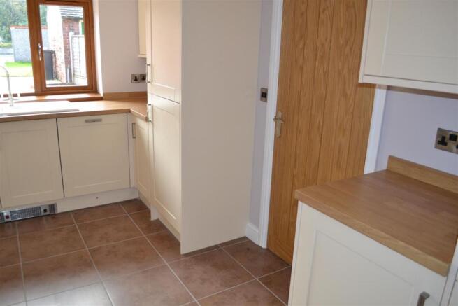 KITCHEN 2.jpg