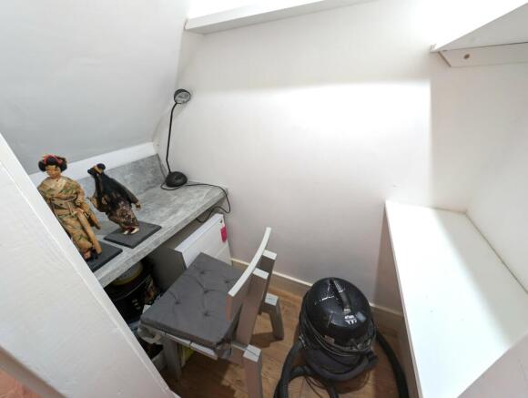 Understairs office space 1