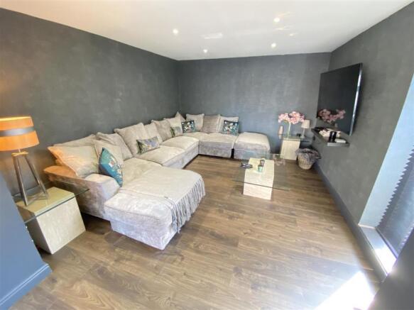 Lounge / dining / kitchen