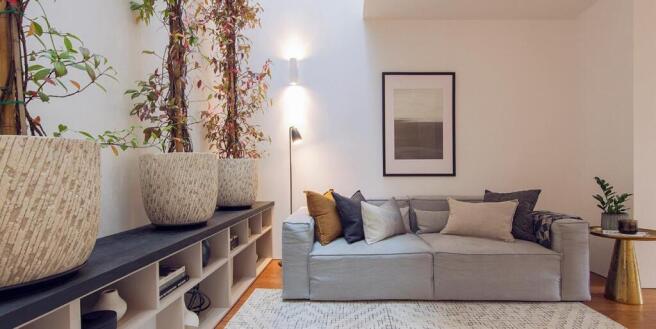 4 bed Town House to rent Image 6