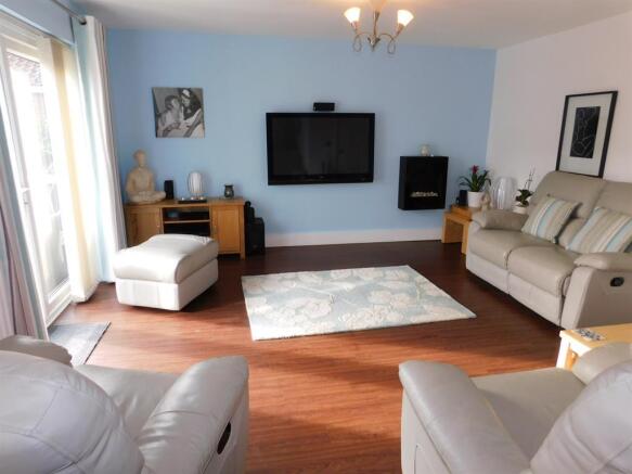 Lounge x1