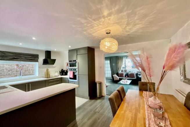 3 bed Semi-Detached for sale Image 7