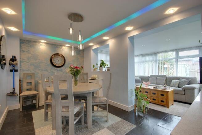 4 bed Semi-Detached for sale Image 10