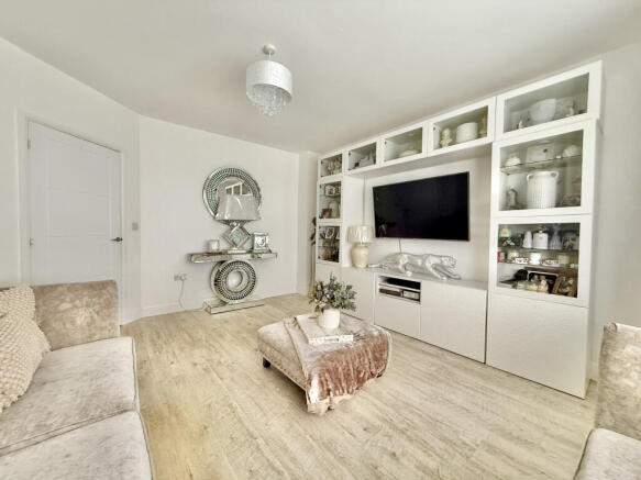 4 bed Detached for sale Image 4