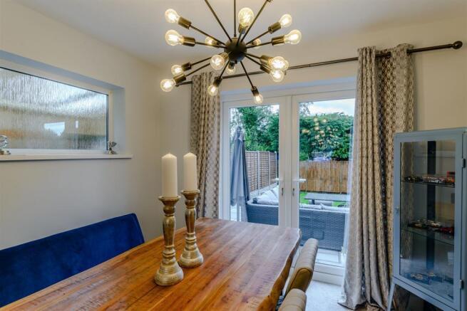 LOUNGE / DINING ROOM