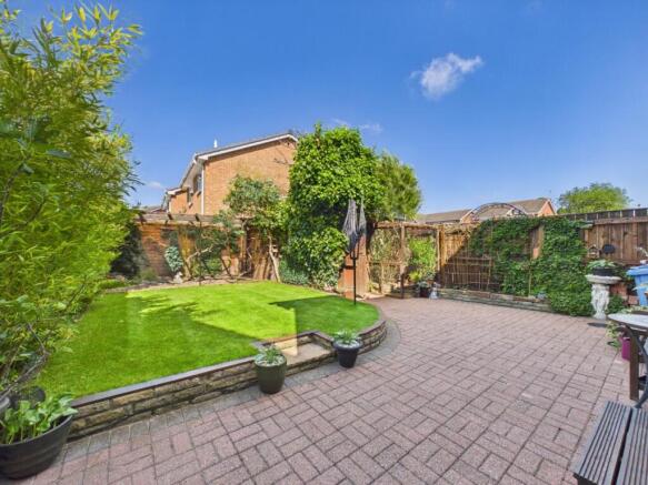 4 bed Detached for sale Image 12