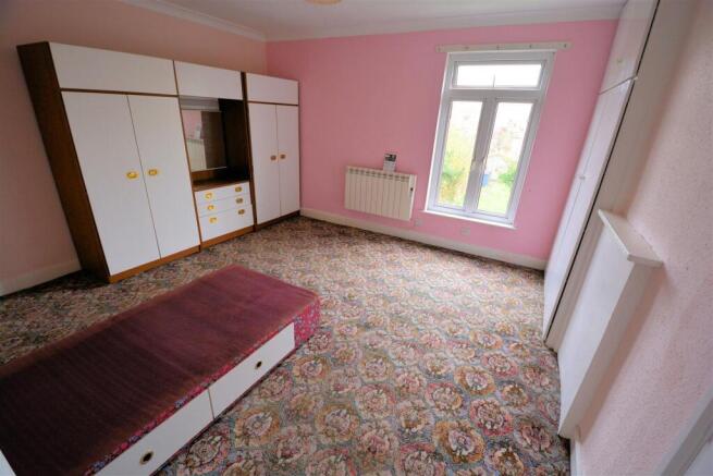 Bedroom 1 (front)
