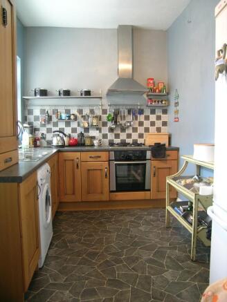 FITTED KITCHEN