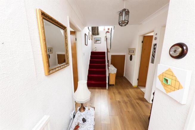 4 bed Detached for sale Image 9