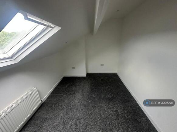 2 bed Terraced to rent Image 6