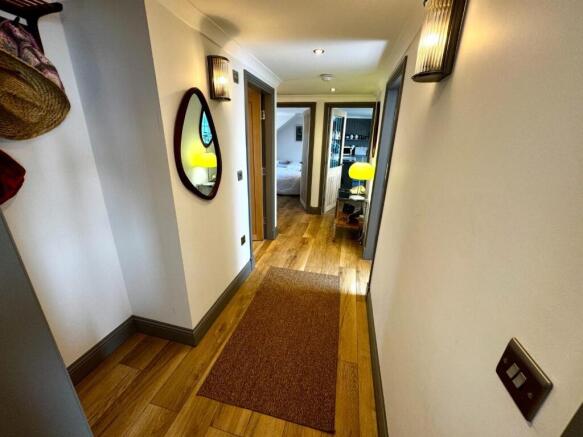 "L"  SHAPED HALLWAY