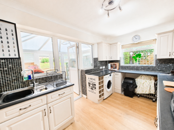3 bed Link Detached House for sale Image 9