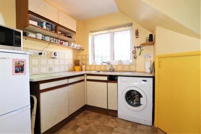 FITTED KITCHEN