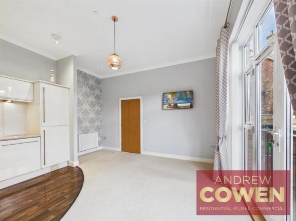 2 bed Flat for sale Image 3