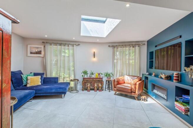 4 bed Detached for sale Image 4