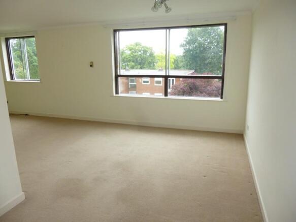 L-SHAPED LOUNGE