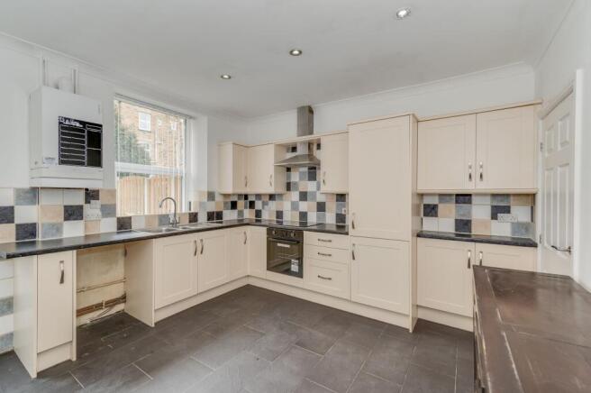 KITCHEN AND DINER/LIVING ROOM