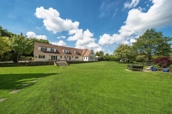 19 Billington Road East