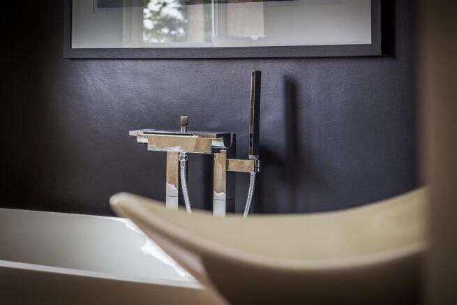house. estate agency Headley bathroom