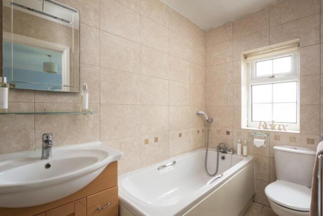 4 bed Detached for sale Image 7