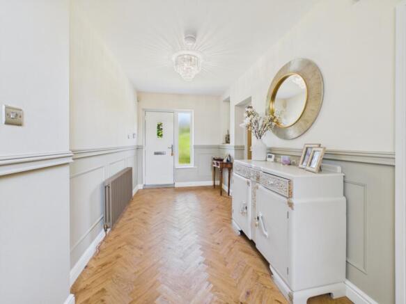 6 bed Detached for sale Image 7