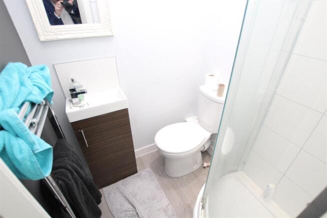 6 bed House to rent Image 10