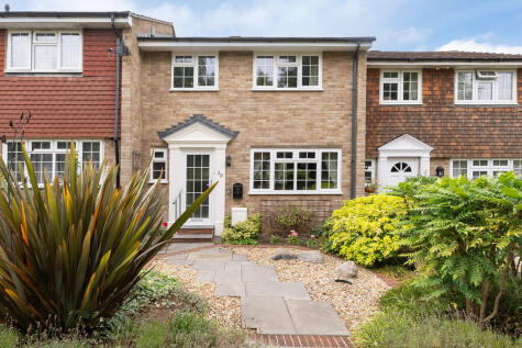 Lodge Close, North Holmwood