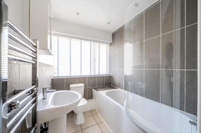 EweMove Harrogate Bathroom1