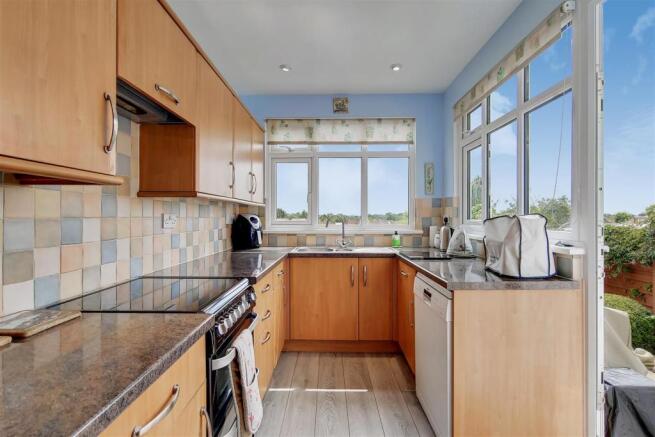 4_Kitchen-1.jpg