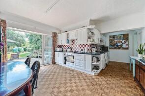 6, Avenue Road, Hayling Island PO11 0LX