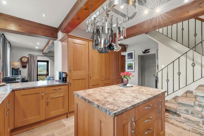 4 bed Detached for sale Image 6
