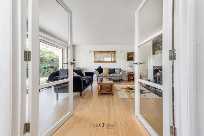 4 Culver Drive, Oxted, RH8 9HP 003.jpg