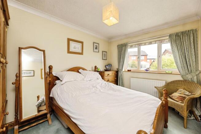 3 bed Semi-Detached for sale Image 9