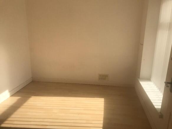 Middle Bedroom