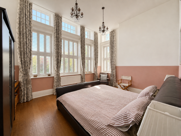 4 bed Terraced for sale Image 12