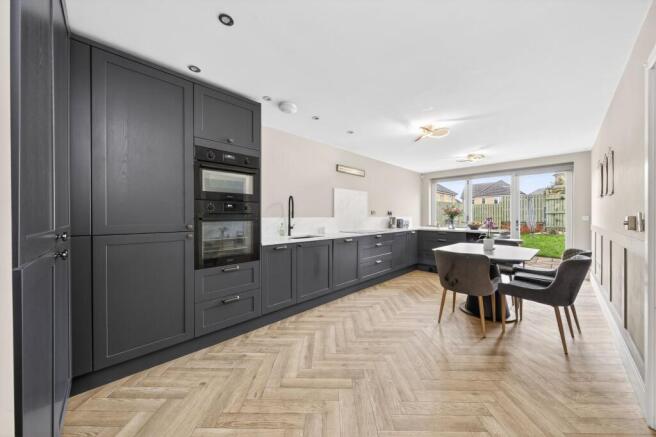 4 bed Detached for sale Image 7