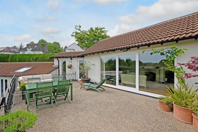 5 bed Detached for sale Image 7