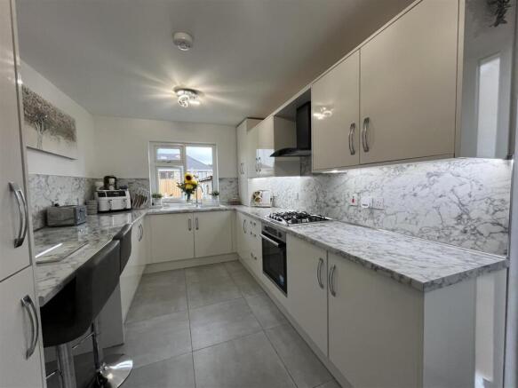 2 bed Semi-Detached Bungalow for sale Image 9