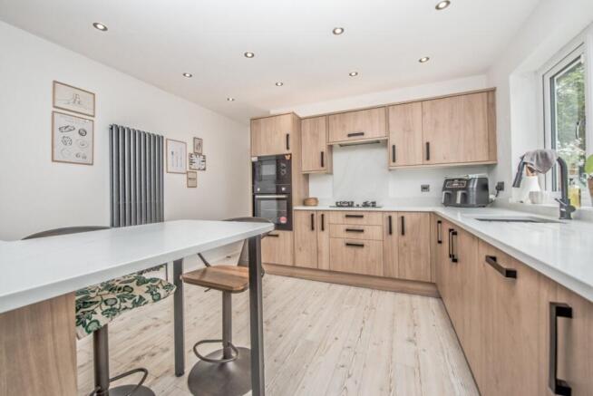 3 bed Detached for sale Image 9